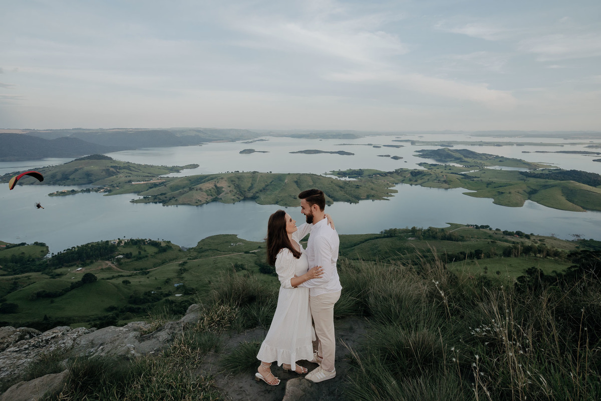 ENSAIO DE CASAL PRE WEDDING PRE CASAMENTO REALIZADO NO MORRO DO GAVIAO EM RIBEIRAO CLARO NO PARANA
