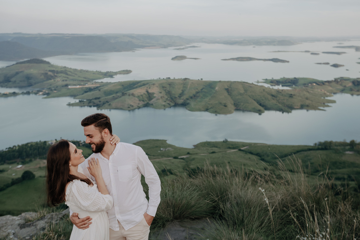 ENSAIO DE CASAL PRE WEDDING PRE CASAMENTO REALIZADO NO MORRO DO GAVIAO EM RIBEIRAO CLARO NO PARANA