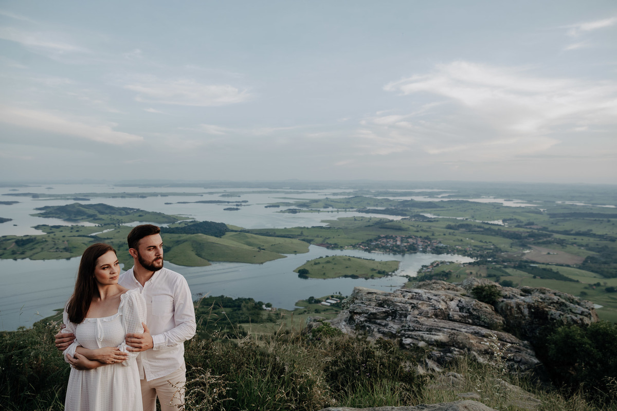 ENSAIO DE CASAL PRE WEDDING PRE CASAMENTO REALIZADO NO MORRO DO GAVIAO EM RIBEIRAO CLARO NO PARANA
