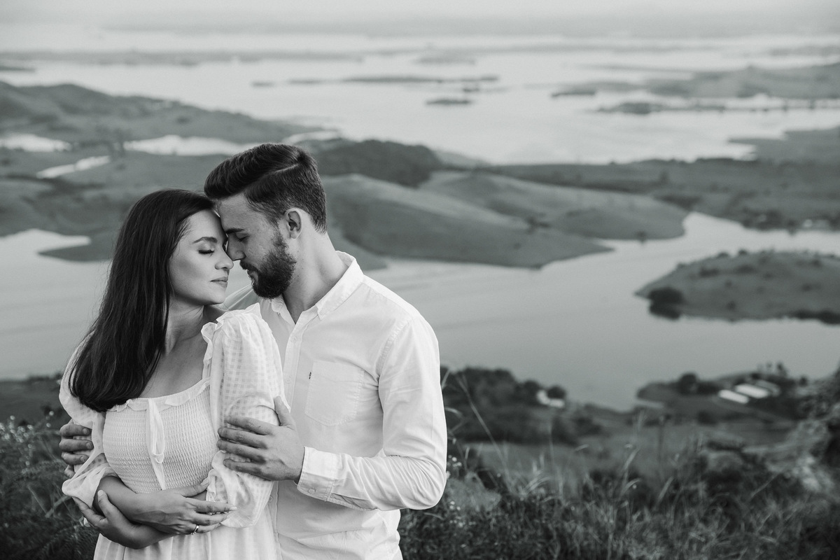 ENSAIO DE CASAL PRE WEDDING PRE CASAMENTO REALIZADO NO MORRO DO GAVIAO EM RIBEIRAO CLARO NO PARANA