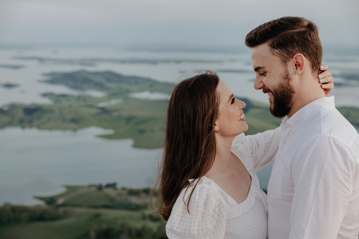 ENSAIO DE CASAL PRE WEDDING PRE CASAMENTO REALIZADO NO MORRO DO GAVIAO EM RIBEIRAO CLARO NO PARANA