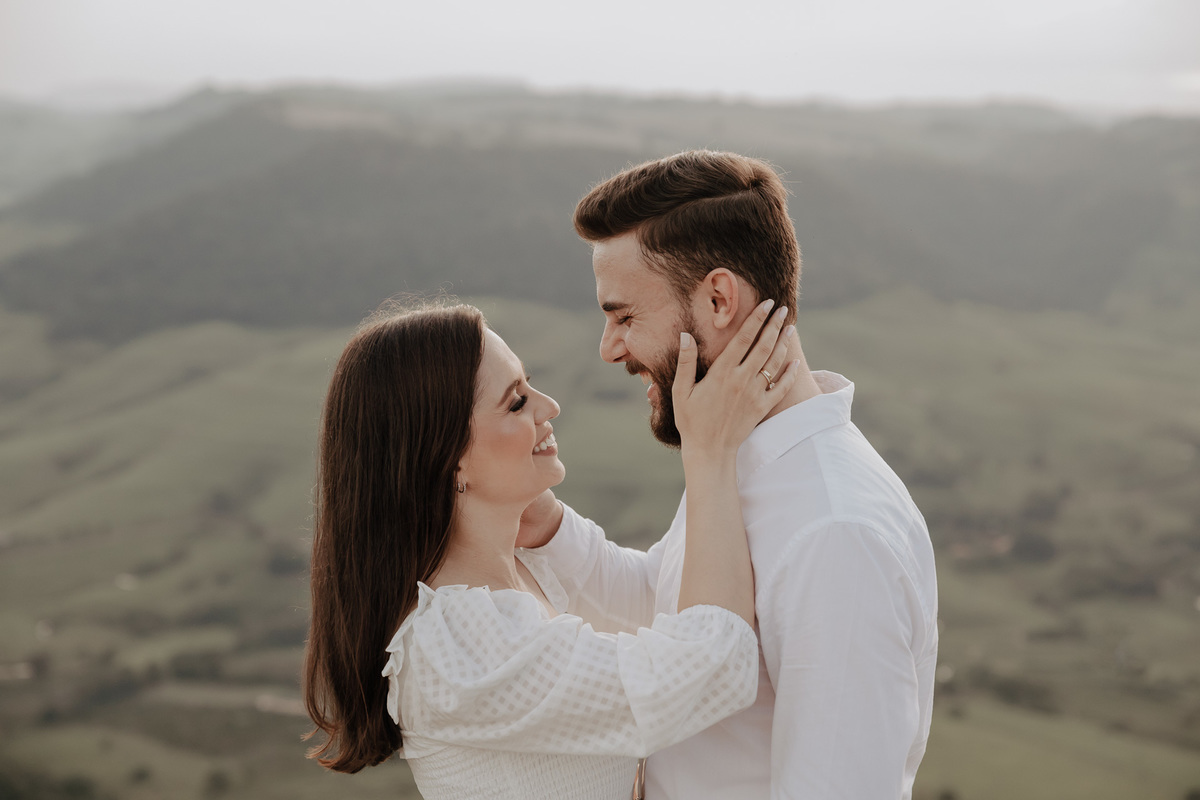 ENSAIO DE CASAL PRE WEDDING PRE CASAMENTO REALIZADO NO MORRO DO GAVIAO EM RIBEIRAO CLARO NO PARANA