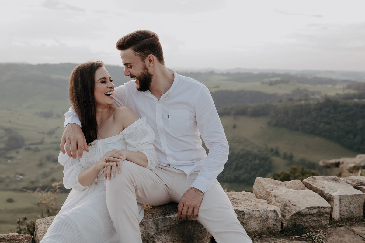 ENSAIO DE CASAL PRE WEDDING PRE CASAMENTO REALIZADO NO MORRO DO GAVIAO EM RIBEIRAO CLARO NO PARANA