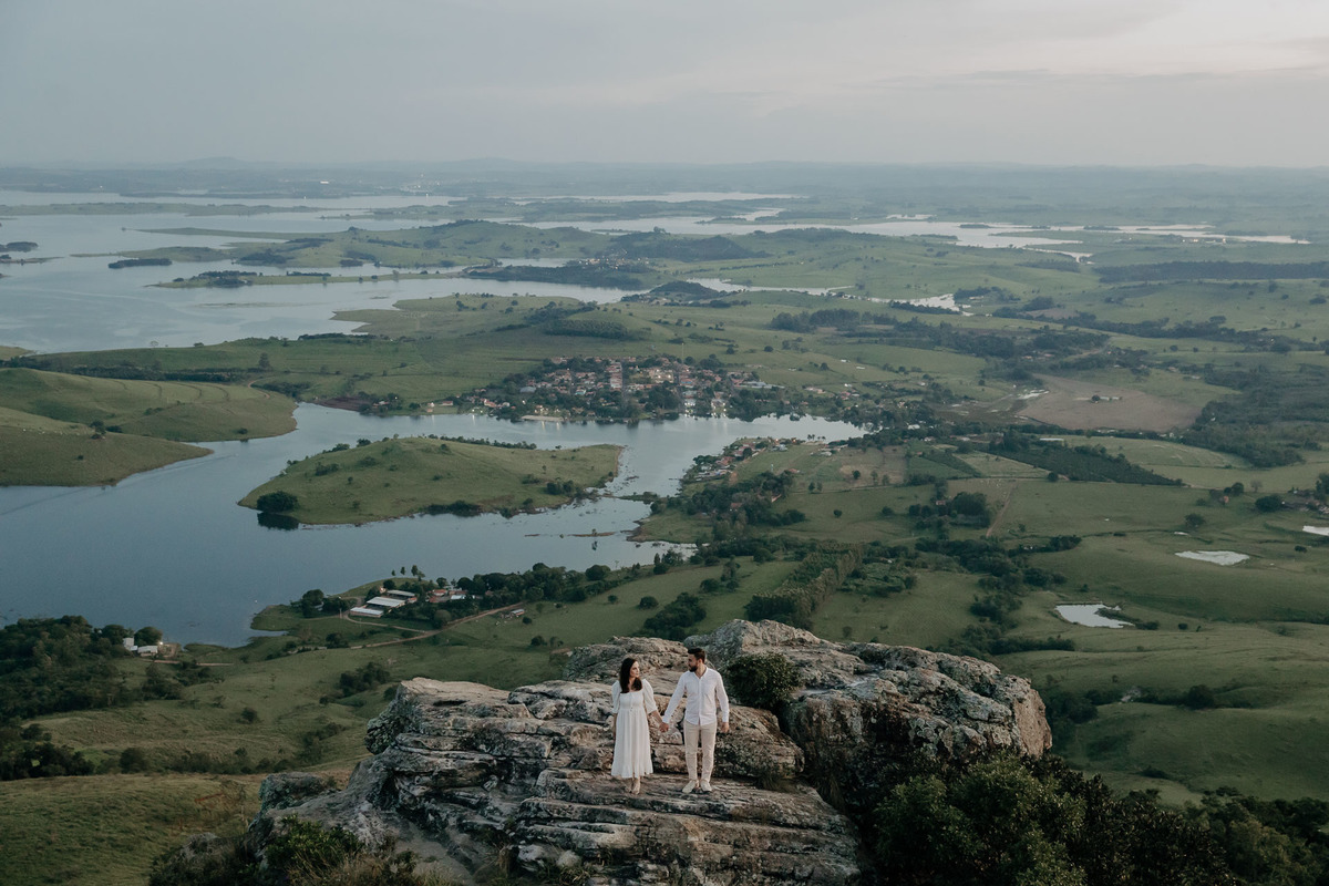 ENSAIO DE CASAL PRE WEDDING PRE CASAMENTO REALIZADO NO MORRO DO GAVIAO EM RIBEIRAO CLARO NO PARANA