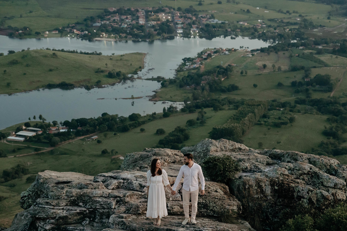 ENSAIO DE CASAL PRE WEDDING PRE CASAMENTO REALIZADO NO MORRO DO GAVIAO EM RIBEIRAO CLARO NO PARANA