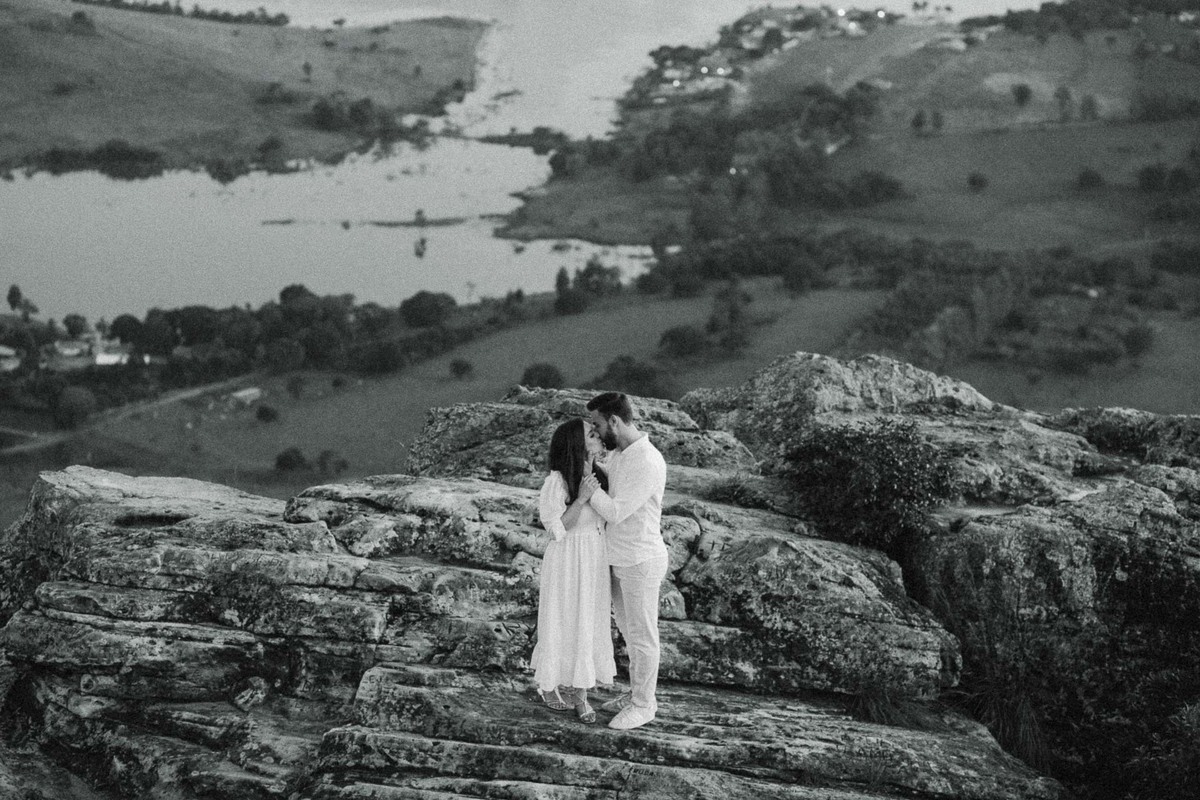 ENSAIO DE CASAL PRE WEDDING PRE CASAMENTO REALIZADO NO MORRO DO GAVIAO EM RIBEIRAO CLARO NO PARANA