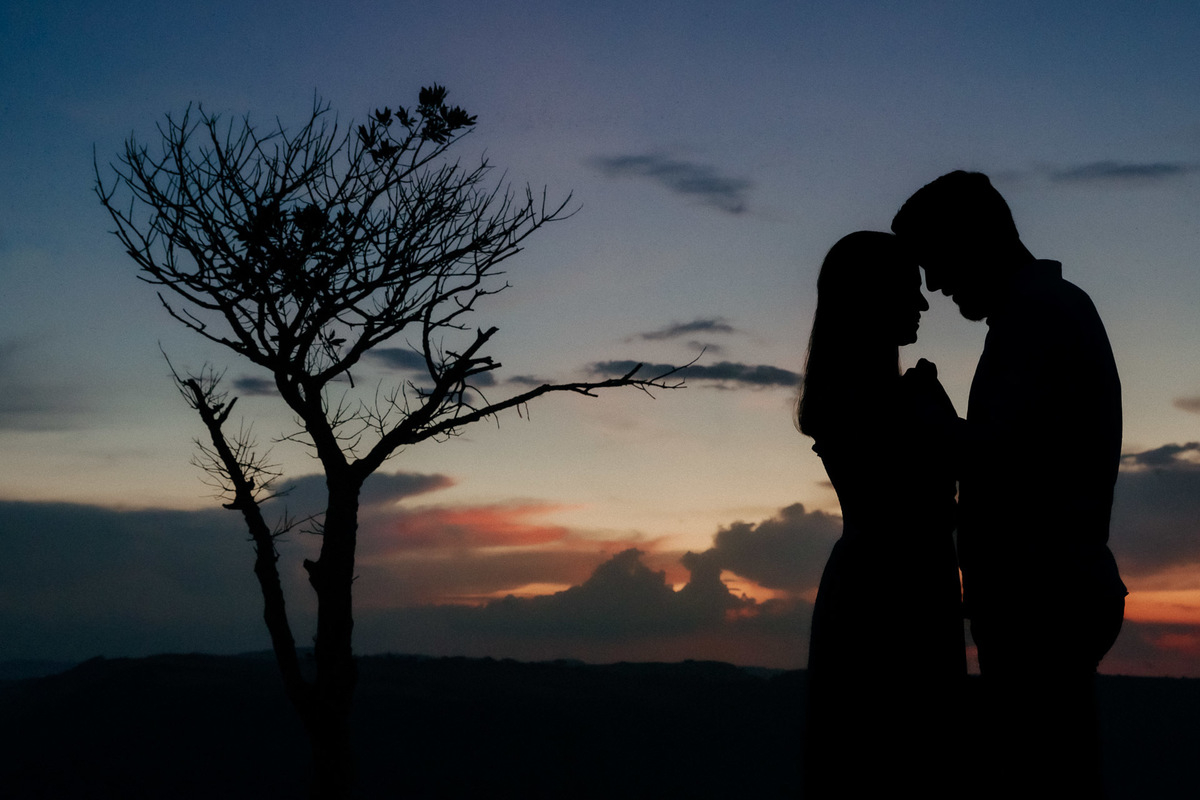 ENSAIO DE CASAL PRE WEDDING PRE CASAMENTO REALIZADO NO MORRO DO GAVIAO EM RIBEIRAO CLARO NO PARANA