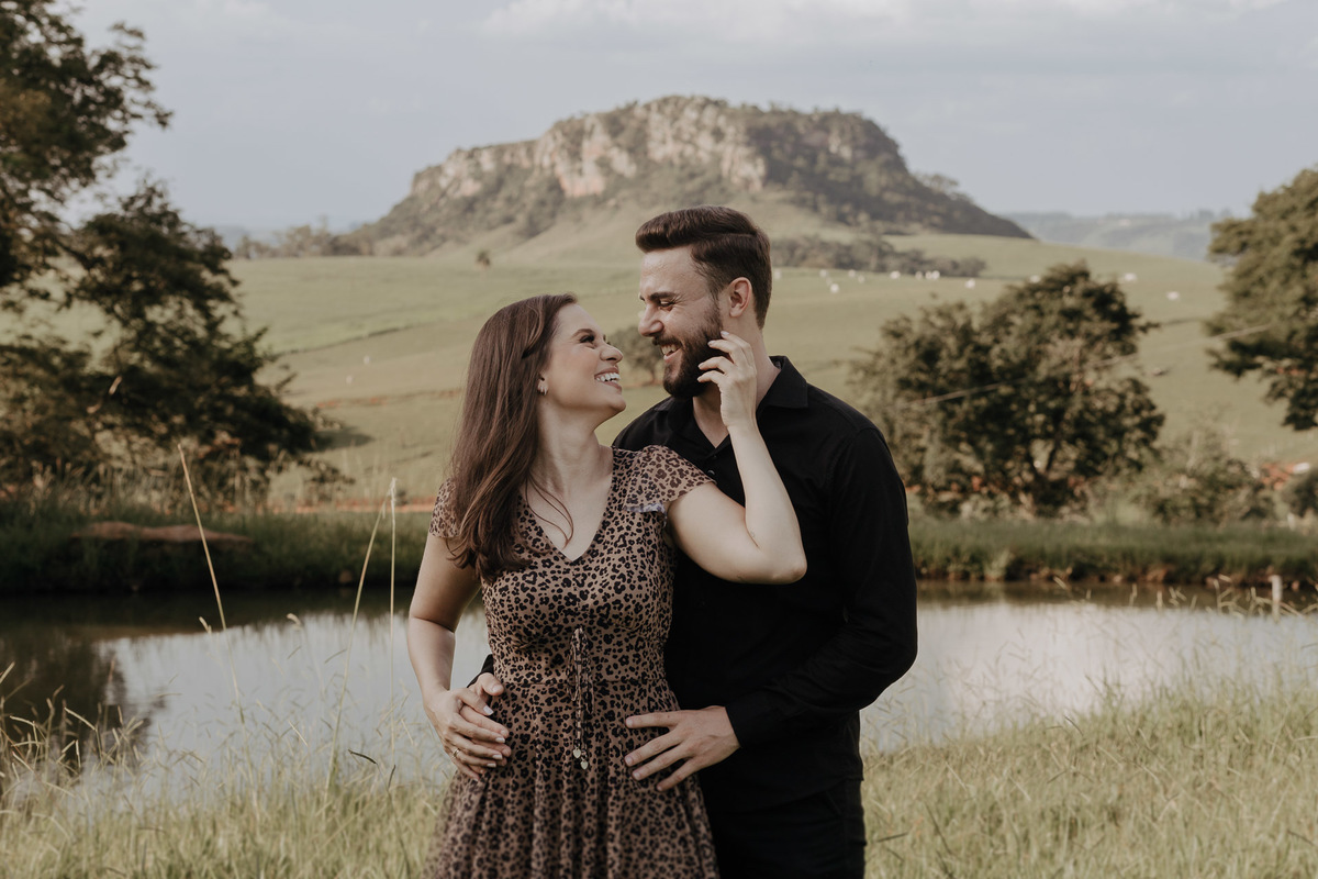 ENSAIO DE CASAL PRE WEDDING PRE CASAMENTO REALIZADO NO MORRO DO GAVIAO EM RIBEIRAO CLARO NO PARANA