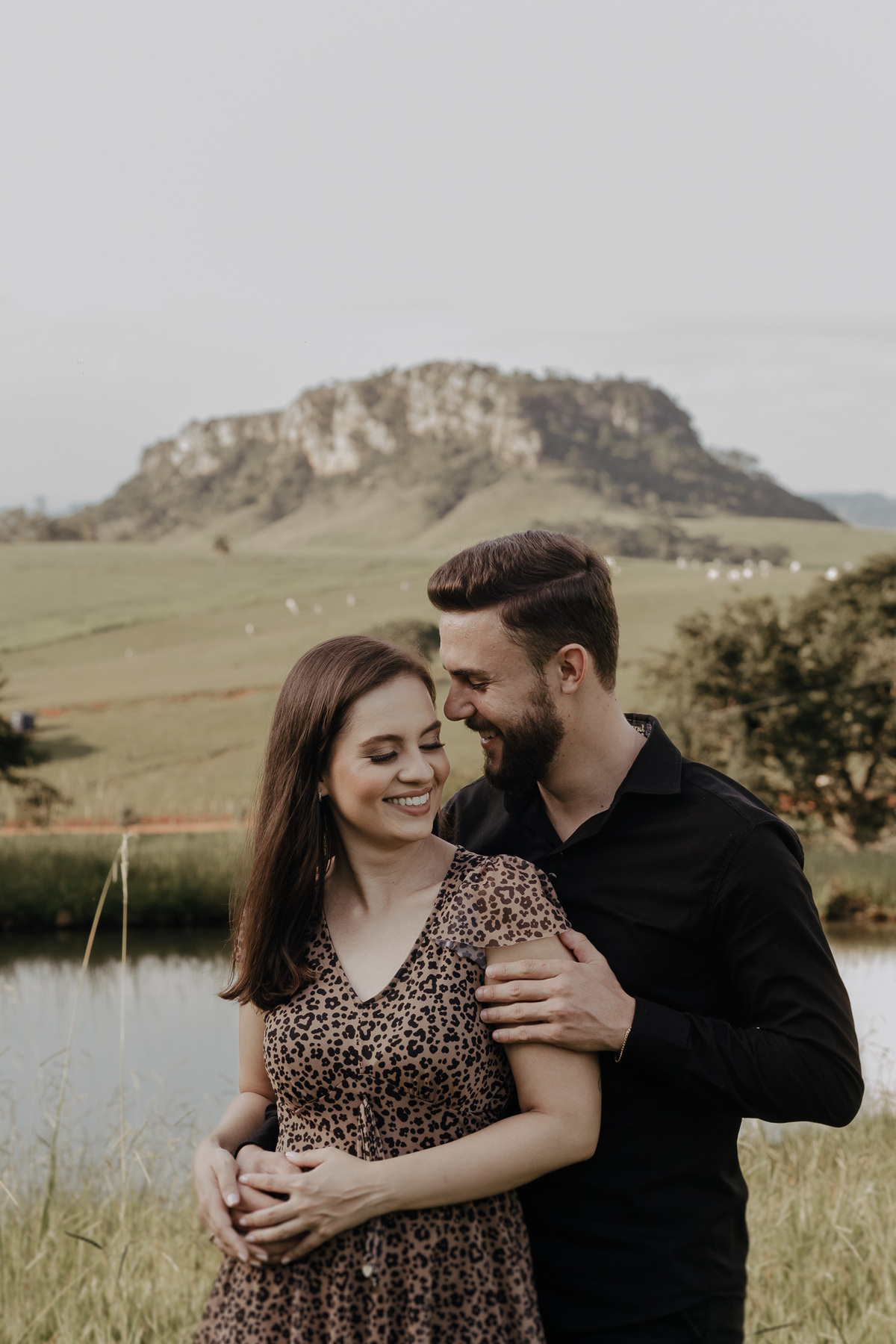 ENSAIO DE CASAL PRE WEDDING PRE CASAMENTO REALIZADO NO MORRO DO GAVIAO EM RIBEIRAO CLARO NO PARANA