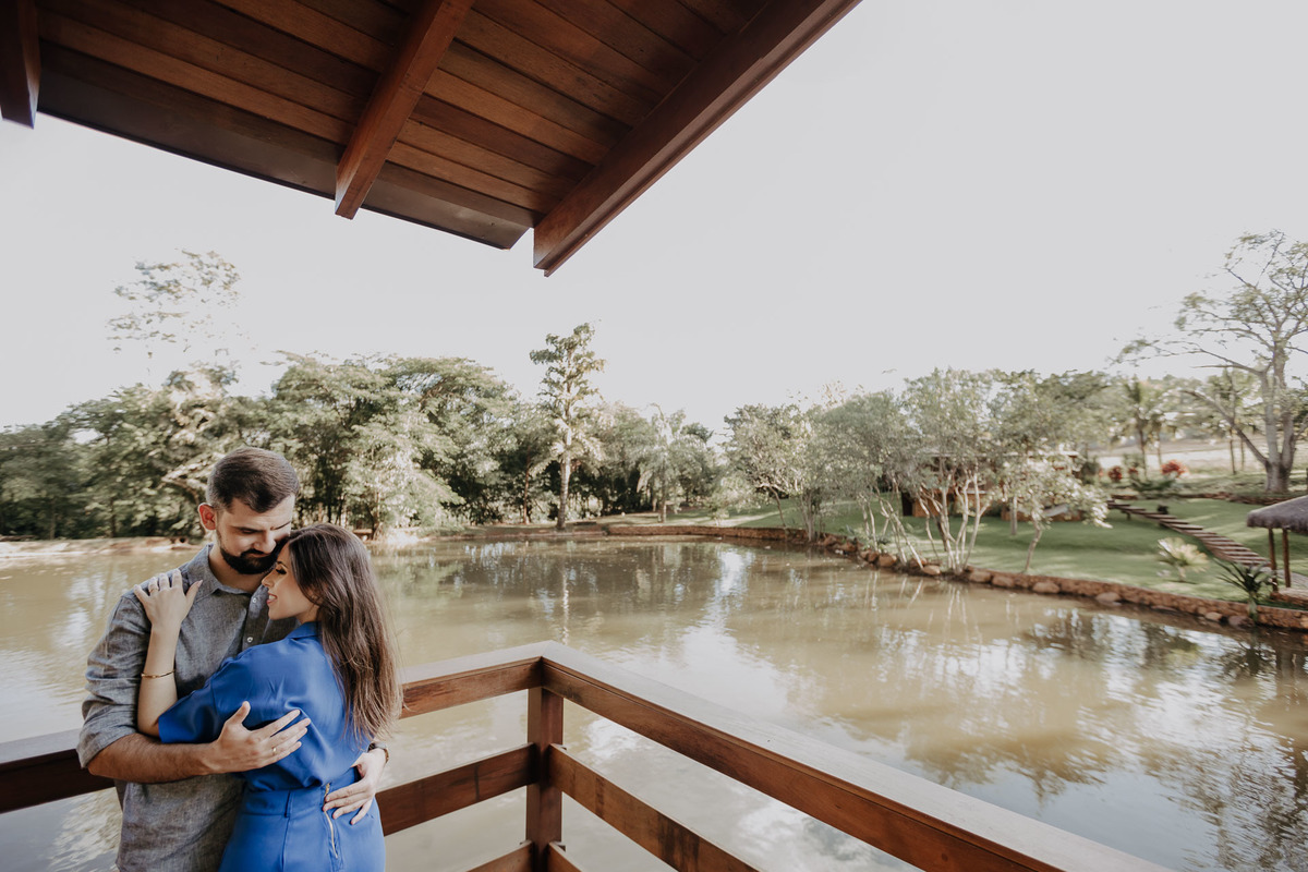 ENSAIO PRE WEDDING OU PRE CASAMENTO REALIZADO NA FAZENDA EDEN GARDEN EM MARINGA NO PARANA E FOTOGRAFADO POR LUCAS DREHER