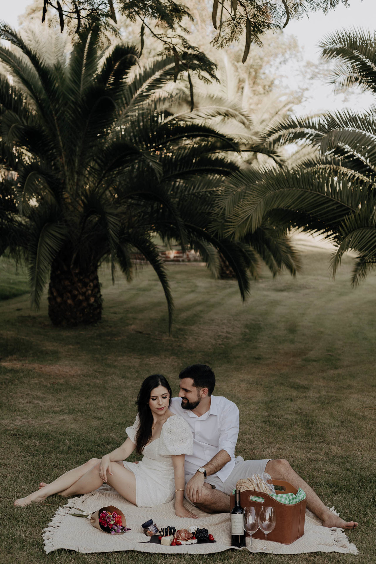 ENSAIO PRE WEDDING PRE CASAMENTO COM PIQUENIQUE PICNIC NO EDEN GARDEN MARINGA PARANA E FOTOGRAFADO POR LUCA DREHER