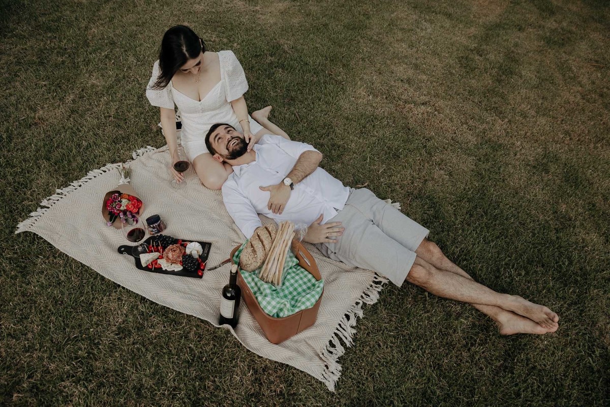 ENSAIO PRE WEDDING PRE CASAMENTO COM PIQUENIQUE PICNIC NO EDEN GARDEN MARINGA PARANA E FOTOGRAFADO POR LUCA DREHER