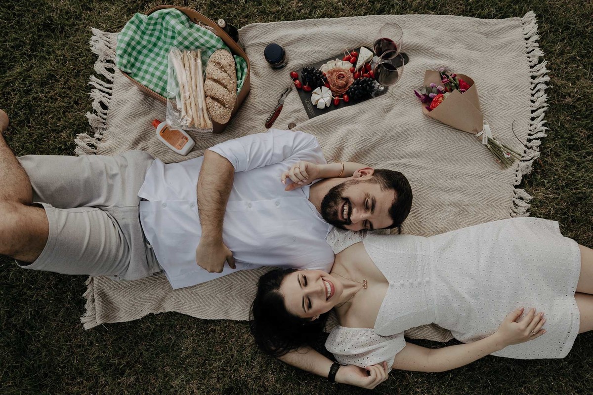 ENSAIO PRE WEDDING PRE CASAMENTO COM PIQUENIQUE PICNIC NO EDEN GARDEN MARINGA PARANA E FOTOGRAFADO POR LUCA DREHER