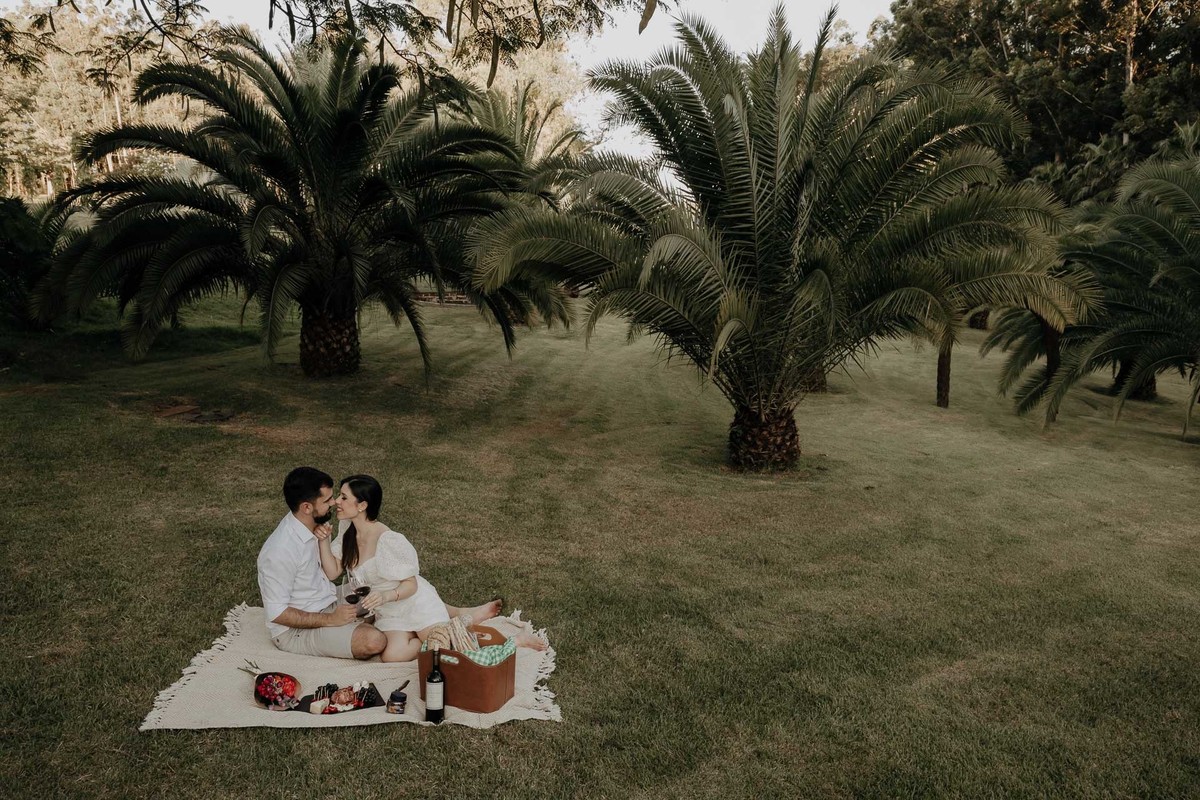 ENSAIO PRE WEDDING PRE CASAMENTO COM PIQUENIQUE PICNIC NO EDEN GARDEN MARINGA PARANA E FOTOGRAFADO POR LUCA DREHER
