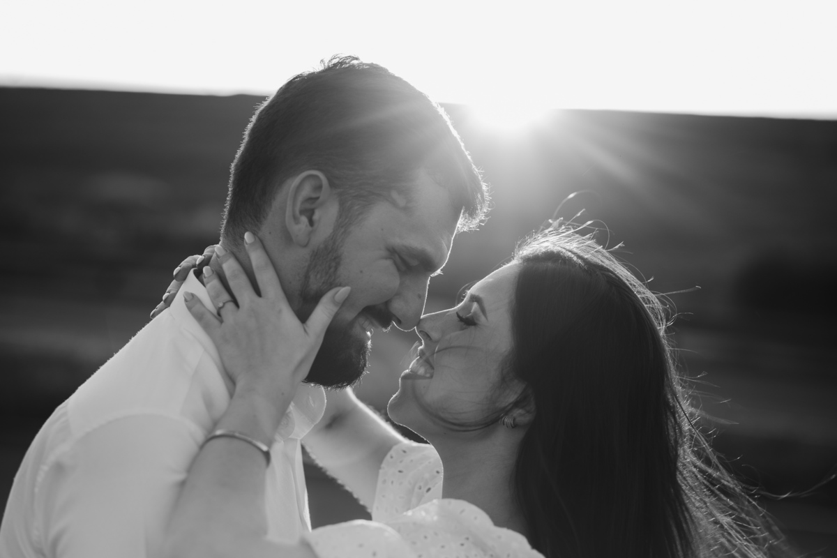 ENSAIO PRE WEDDING OU PRE CASAMENTO REALIZADO NA FAZENDA EDEN GARDEN COM POR DO SOL EM MARINGA NO PARANA E FOTOGRAFADO POR LUCAS DREHER