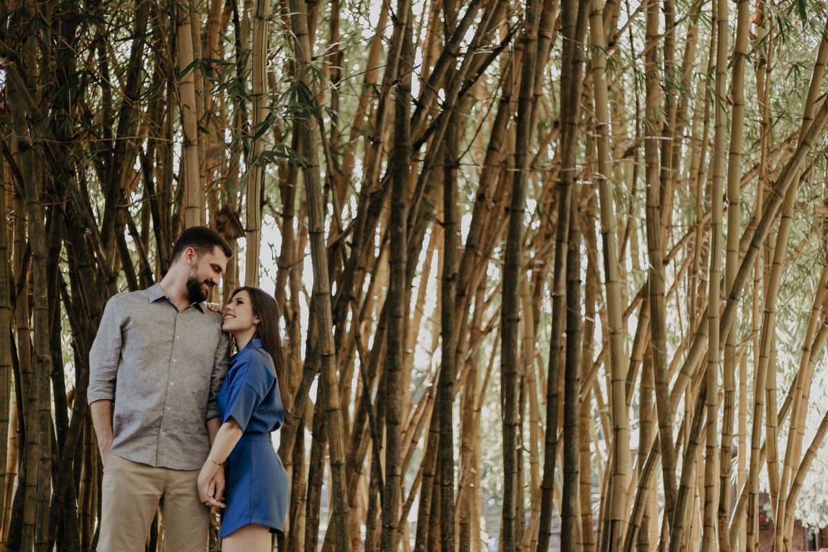 ENSAIO PRE WEDDING OU PRE CASAMENTO REALIZADO NA FAZENDA EDEN GARDEN EM MARINGA NO PARANA E FOTOGRAFADO POR LUCAS DREHER