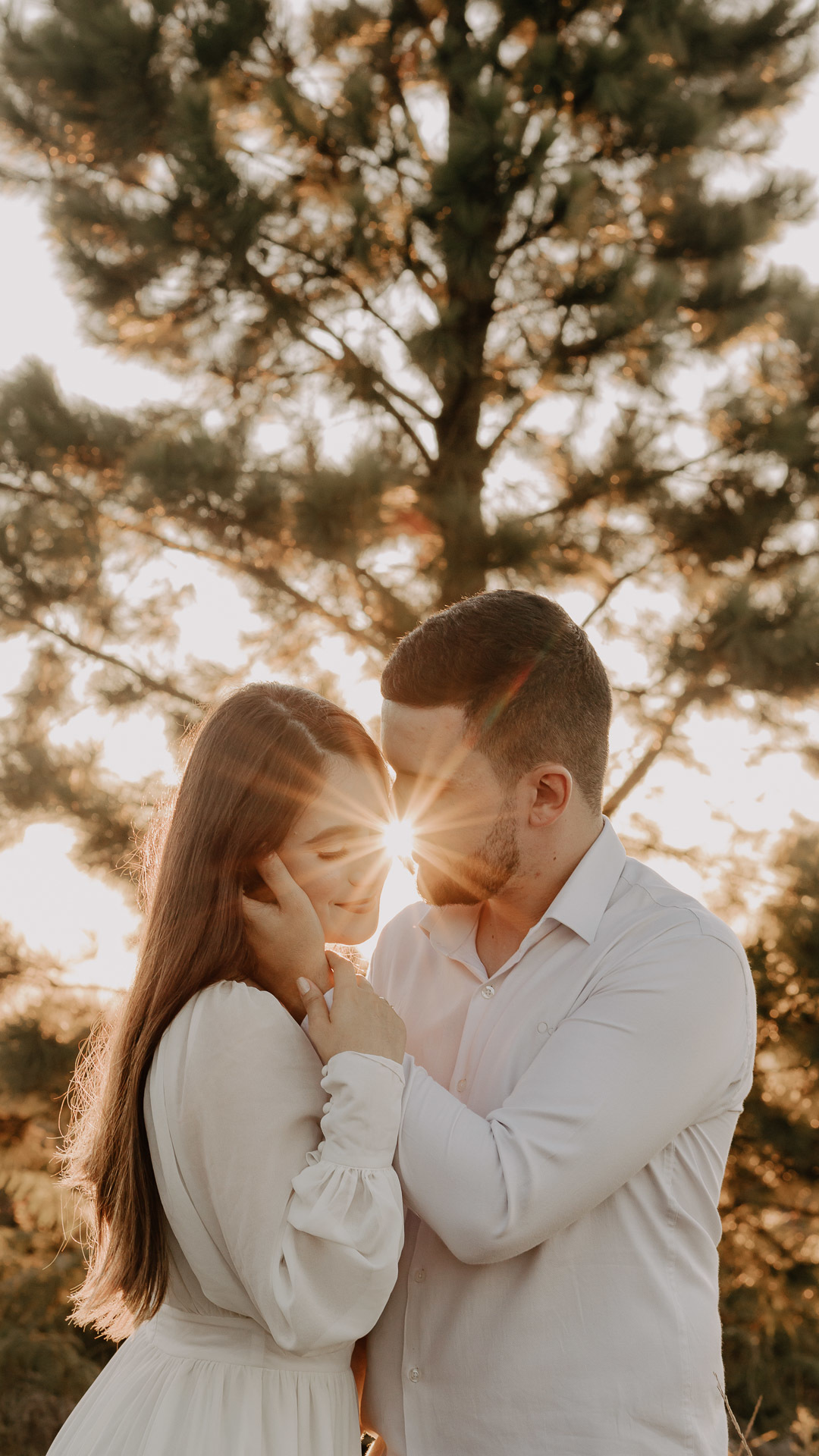 ENSAIO PRE WEDDING OU PRE CASAMENTO REALIZADO EM ORTIGUEIRA NO PARANA NO MORRO DA PEDRA BRANCA QUE É UMA PAISAGEM MONTANHOSA COM BASTANTE ALTURA