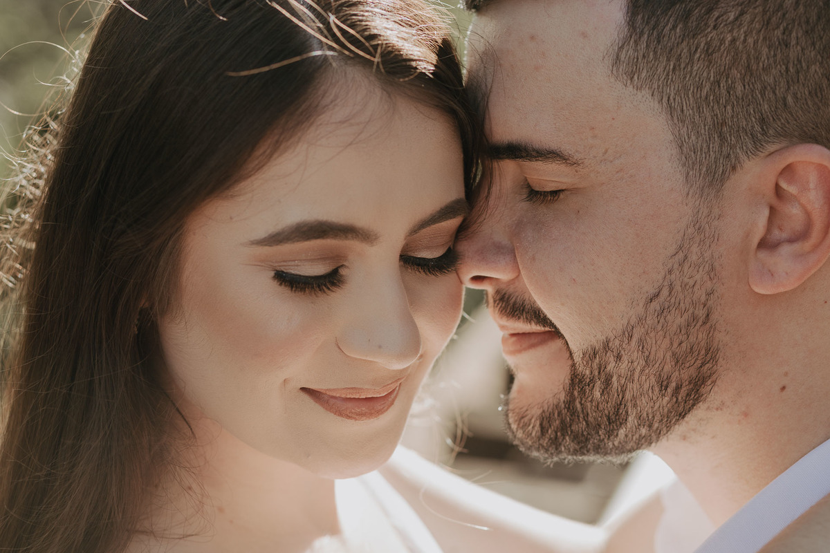 ENSAIO PRE WEDDING OU PRE CASAMENTO REALIZADO EM ORTIGUEIRA NO PARANA EM UMA LINHA DO TREM SUSPENSA EM UMA PAISAGEM BASTANTE ALTA