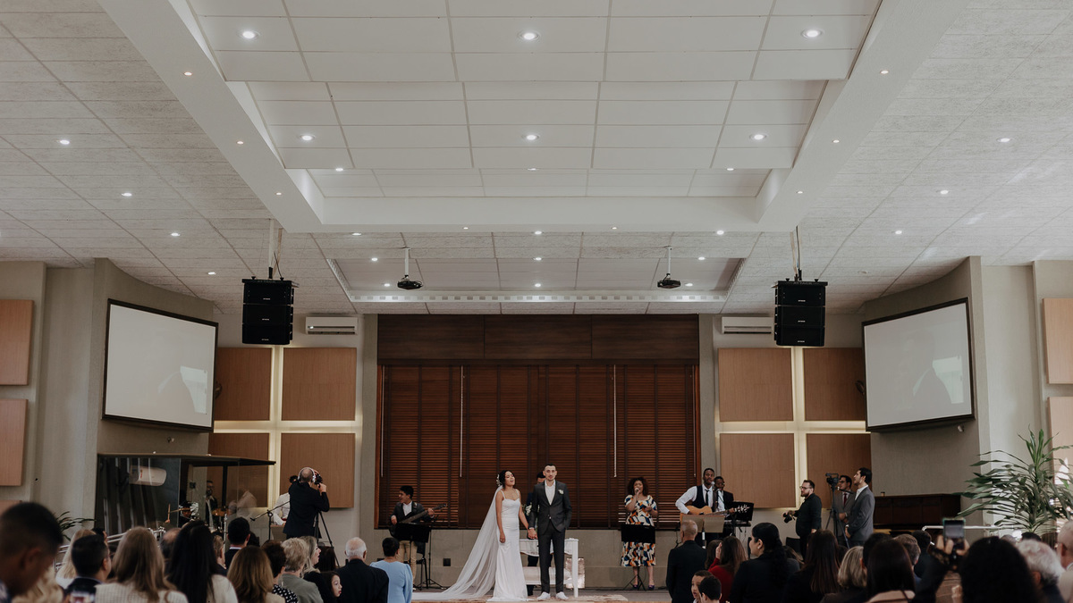 CASAMENTO EMOCIONANTE CRENTE EVANGELICO REALIZADO NA PRIMEIRA IGREJA BATISTA DE MARINGA NO PARANA E FOTOGRAFADO POR LUCAS DREHER