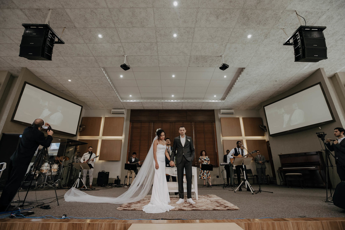 CASAMENTO EMOCIONANTE CRENTE EVANGELICO REALIZADO NA PRIMEIRA IGREJA BATISTA DE MARINGA NO PARANA E FOTOGRAFADO POR LUCAS DREHER