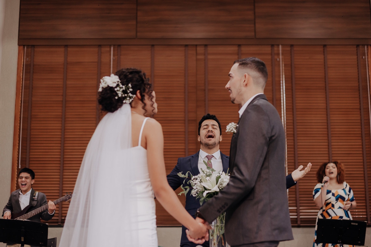CASAMENTO EMOCIONANTE CRENTE EVANGELICO REALIZADO NA PRIMEIRA IGREJA BATISTA DE MARINGA NO PARANA E FOTOGRAFADO POR LUCAS DREHER