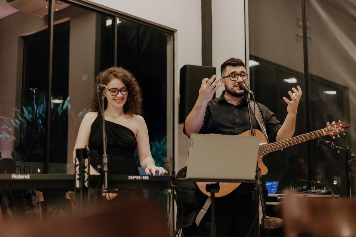 LI E TATI LISANDRO E TATI MUSICOS MARINGA