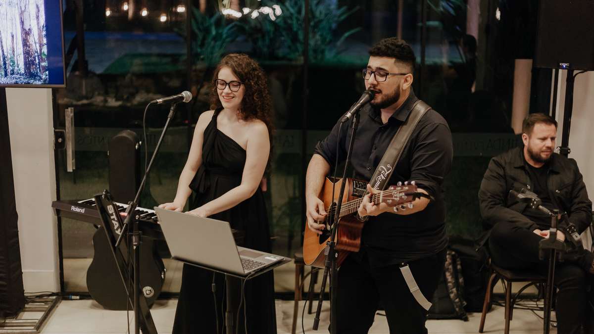 LI E TATI LISANDRO E TATI MUSICOS MARINGA