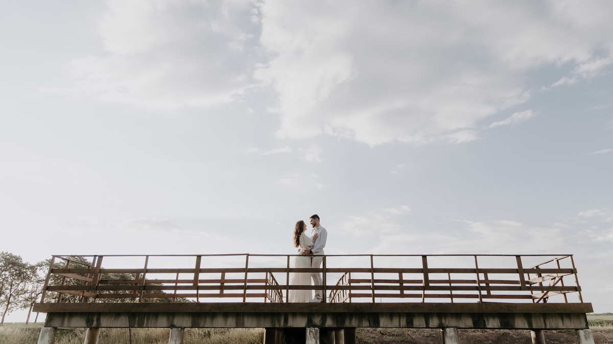 pre wedding rancho olho dagua em castelo branco parana e fotografado por lucas dreher e aline dreher