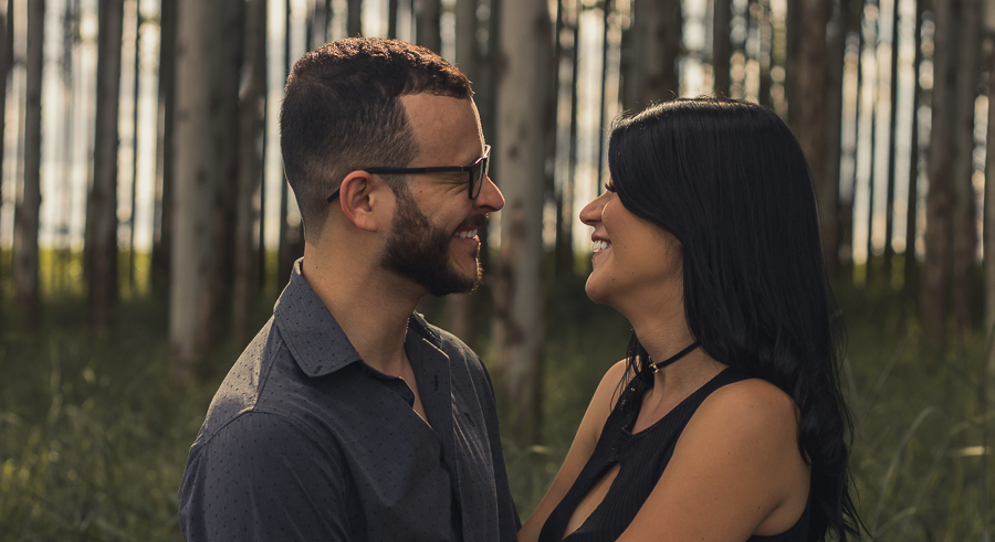ENSAIO FOTOGRAFICO EUCALIPTOS FOTOGRAFIA COM SORRISOS E CARINHO ENSAIO REALIZADO EM MANDAGUACU PARANA