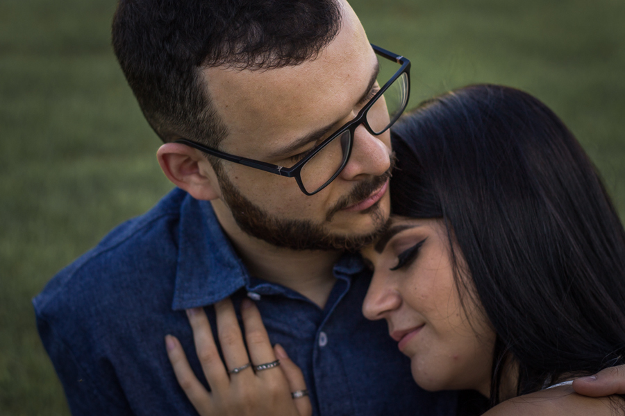ENSAIO FOTOGRAFICO DE CASAL PRE WEDDING AO AR LIVRE ABRACO MARINGA PARANA