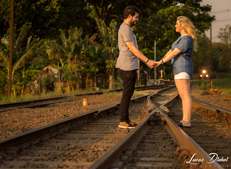 ENSAIO FOTOGRAFICO DE CASAL LINHA DO TREM MARINGA
