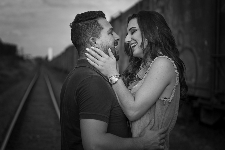 ENSAIO FOTOGRAFICO DE CASAL EM MARIALVA LINHA DO TREM MARINGA MANDAGUACU