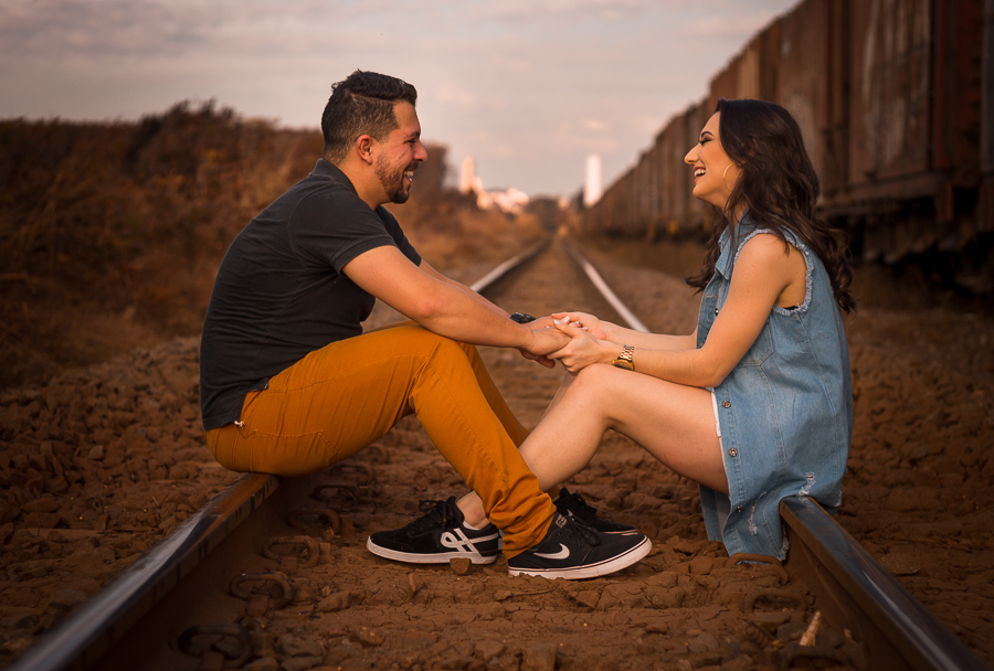 ENSAIO FOTOGRAFICO DE CASAL EM MARIALVA LINHA DO TREM MARINGA MANDAGUACU
