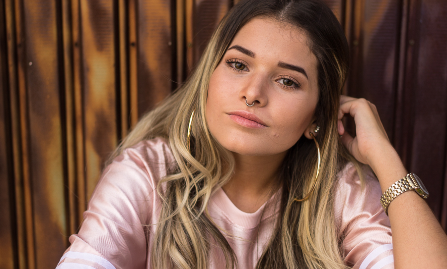 ENSAIO FOTOGRAFICO FEMININO DE MODELO EM MARINGA EM UMA FABRICA ABANDONADA MANDAGUACU