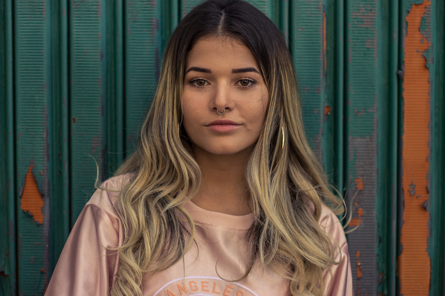 ENSAIO FOTOGRAFICO FEMININO DE MODELO EM MARINGA EM UMA FABRICA ABANDONADA MANDAGUACU