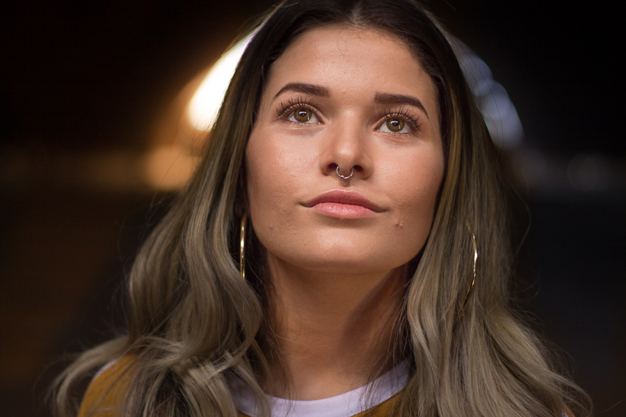 ENSAIO FOTOGRAFICO FEMININO DE MODELO EM MARINGA EM UMA FABRICA ABANDONADA MANDAGUACU