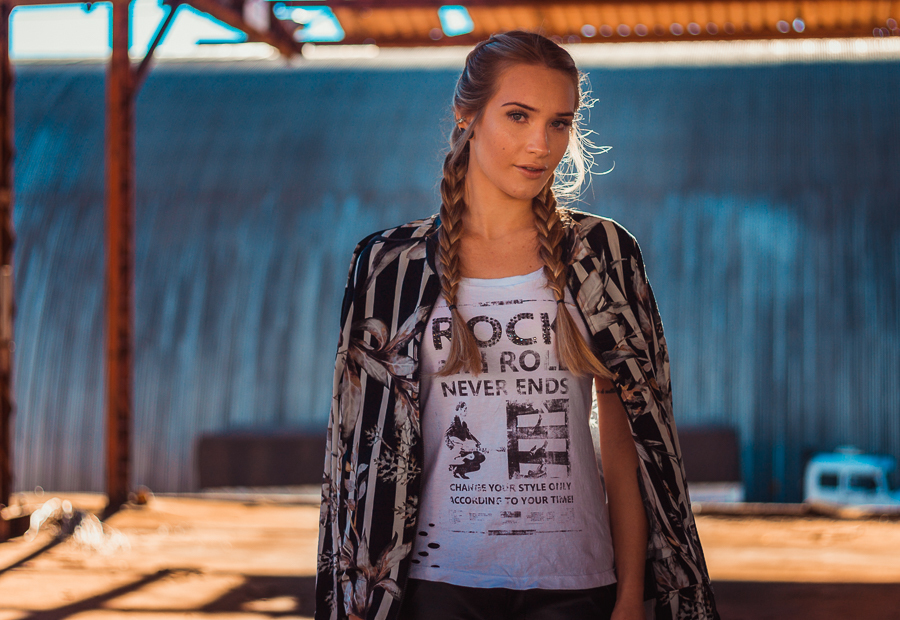 ENSAIO FOTOGRAFICO FEMININO DE MODELO EM MARINGA EM UMA FABRICA ABANDONADA MANDAGUACU