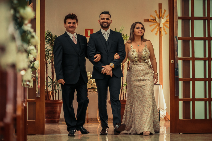 CASAMENTO WEDDING CATOLICO REALIZADO EM UMA IGREJA CHAMADA PAROQUIA NOSSA SENHORA DO ROSÁRIO LOCALIZADA EM MARINGA PARANA ONDE OS NOIVOS ESTIVERAM MUITO FELIZES, ALEGRES ANSIOSOS EMOCIONADOS E COMPLETOS