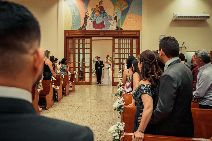 CASAMENTO WEDDING CATOLICO REALIZADO EM UMA IGREJA CHAMADA PAROQUIA NOSSA SENHORA DO ROSÁRIO LOCALIZADA EM MARINGA PARANA ONDE OS NOIVOS ESTIVERAM MUITO FELIZES, ALEGRES ANSIOSOS EMOCIONADOS E COMPLETOS