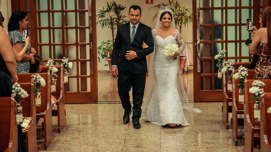 CASAMENTO WEDDING CATOLICO REALIZADO EM UMA IGREJA CHAMADA PAROQUIA NOSSA SENHORA DO ROSÁRIO LOCALIZADA EM MARINGA PARANA ONDE OS NOIVOS ESTIVERAM MUITO FELIZES, ALEGRES ANSIOSOS EMOCIONADOS E COMPLETOS