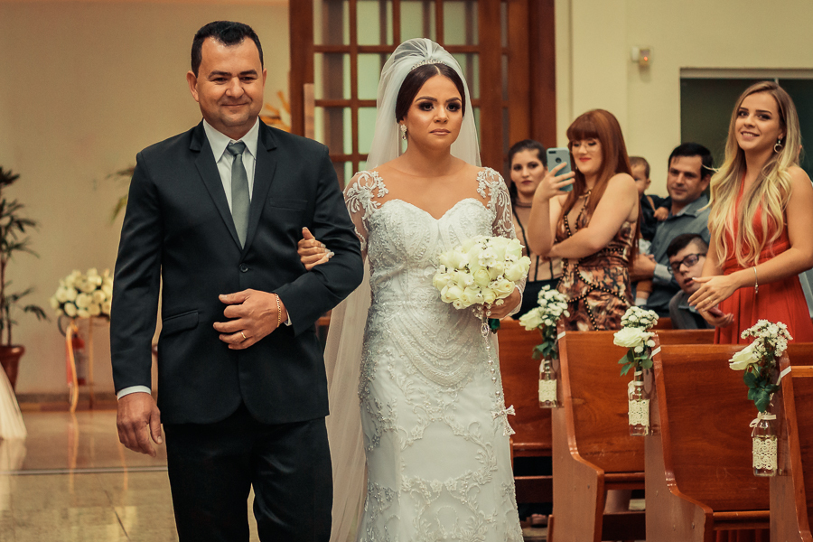 CASAMENTO WEDDING CATOLICO REALIZADO EM UMA IGREJA CHAMADA PAROQUIA NOSSA SENHORA DO ROSÁRIO LOCALIZADA EM MARINGA PARANA ONDE OS NOIVOS ESTIVERAM MUITO FELIZES, ALEGRES ANSIOSOS EMOCIONADOS E COMPLETOS