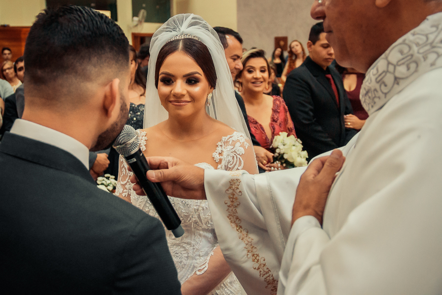 CASAMENTO WEDDING CATOLICO REALIZADO EM UMA IGREJA CHAMADA PAROQUIA NOSSA SENHORA DO ROSÁRIO LOCALIZADA EM MARINGA PARANA ONDE OS NOIVOS ESTIVERAM MUITO FELIZES, ALEGRES ANSIOSOS EMOCIONADOS E COMPLETOS