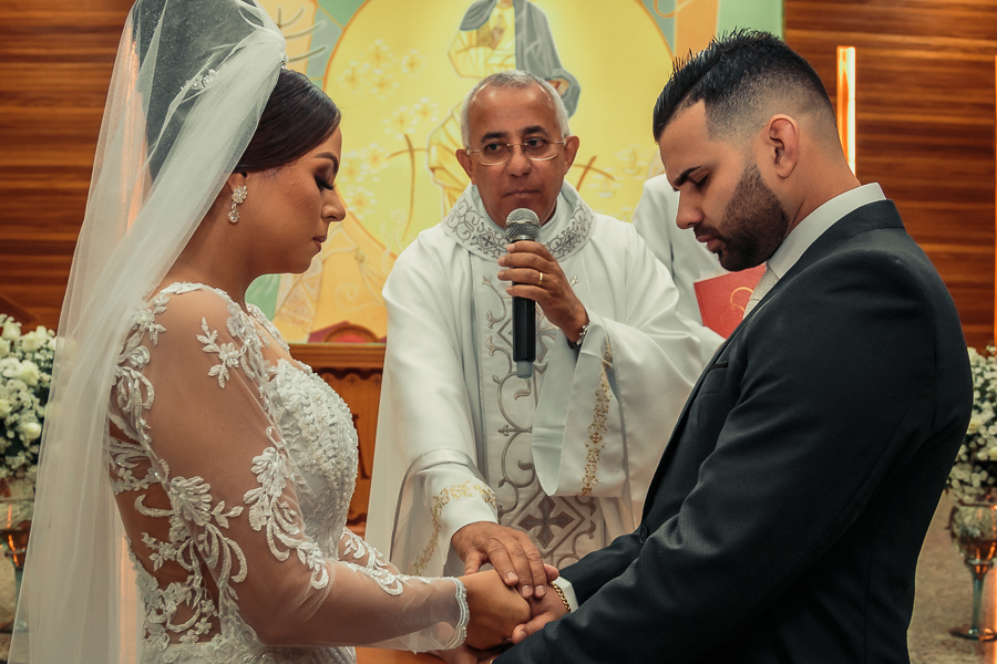 CASAMENTO WEDDING CATOLICO REALIZADO EM UMA IGREJA CHAMADA PAROQUIA NOSSA SENHORA DO ROSÁRIO LOCALIZADA EM MARINGA PARANA ONDE OS NOIVOS ESTIVERAM MUITO FELIZES, ALEGRES ANSIOSOS EMOCIONADOS E COMPLETOS
