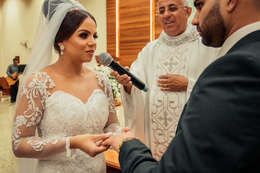 CASAMENTO WEDDING CATOLICO REALIZADO EM UMA IGREJA CHAMADA PAROQUIA NOSSA SENHORA DO ROSÁRIO LOCALIZADA EM MARINGA PARANA ONDE OS NOIVOS ESTIVERAM MUITO FELIZES, ALEGRES ANSIOSOS EMOCIONADOS E COMPLETOS