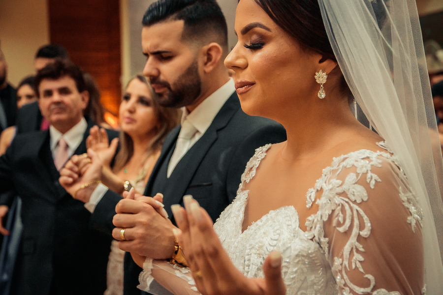 CASAMENTO WEDDING CATOLICO REALIZADO EM UMA IGREJA CHAMADA PAROQUIA NOSSA SENHORA DO ROSÁRIO LOCALIZADA EM MARINGA PARANA ONDE OS NOIVOS ESTIVERAM MUITO FELIZES, ALEGRES ANSIOSOS EMOCIONADOS E COMPLETOS