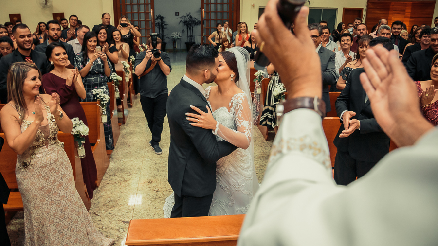 CASAMENTO WEDDING CATOLICO REALIZADO EM UMA IGREJA CHAMADA PAROQUIA NOSSA SENHORA DO ROSÁRIO LOCALIZADA EM MARINGA PARANA ONDE OS NOIVOS ESTIVERAM MUITO FELIZES, ALEGRES ANSIOSOS EMOCIONADOS E COMPLETOS