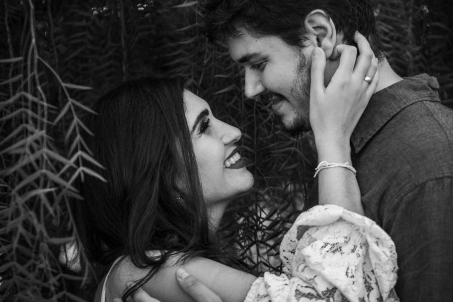 ENSAIO FOTOGRAFICO DE CASAL NA LINHA DO TREM EM MARINGA