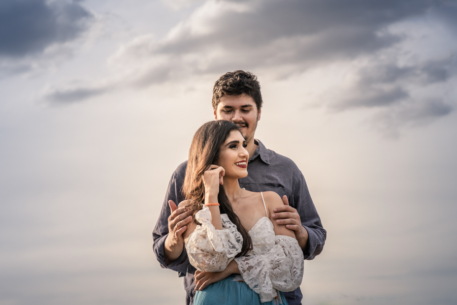 ENSAIO FOTOGRAFICO DE CASAL NA LINHA DO TREM EM MARINGA
