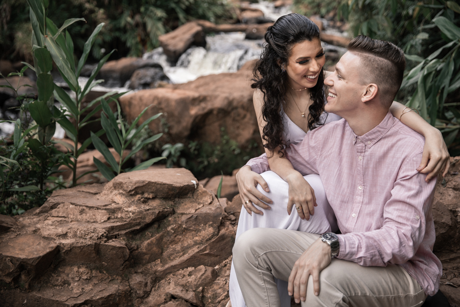 ENSAIO FOTOGRAFICO DE CASAL PRE WEDDING NA CACHOEIRA HOTEL FAZENDA LUAR DE AGOSTO EM FAXINAL PARANA