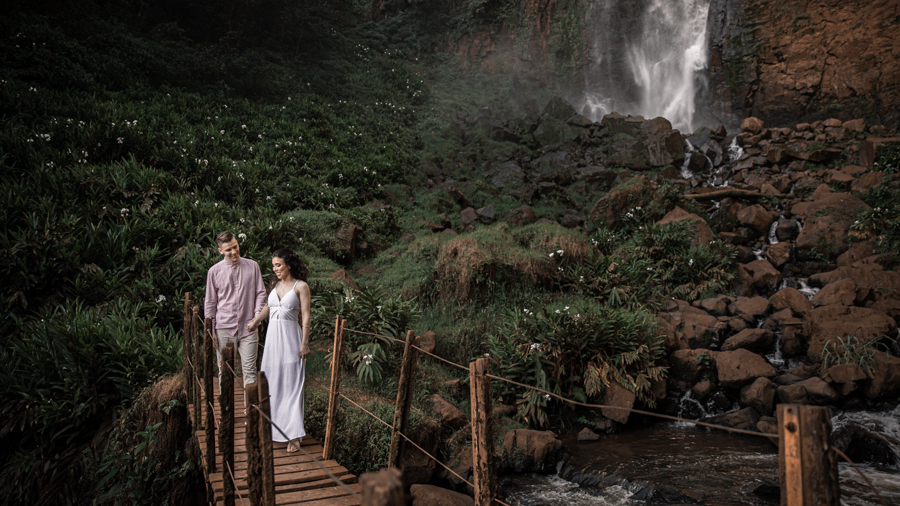 ENSAIO FOTOGRAFICO DE CASAL PRE WEDDING NA CACHOEIRA HOTEL FAZENDA LUAR DE AGOSTO EM FAXINAL PARANA
